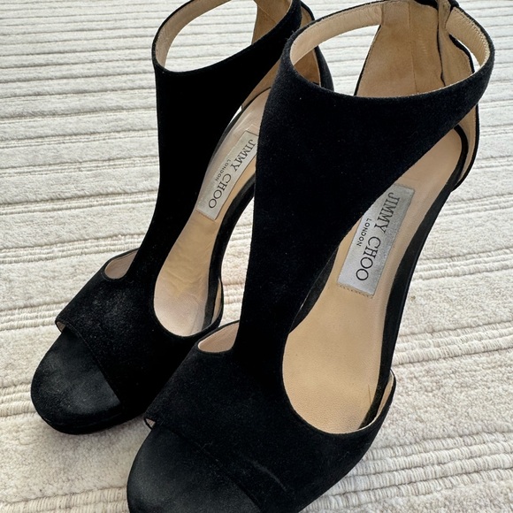 Jimmy Choo Pumps in Black Suede. High heel with a slight platform. - Picture 3 of 6